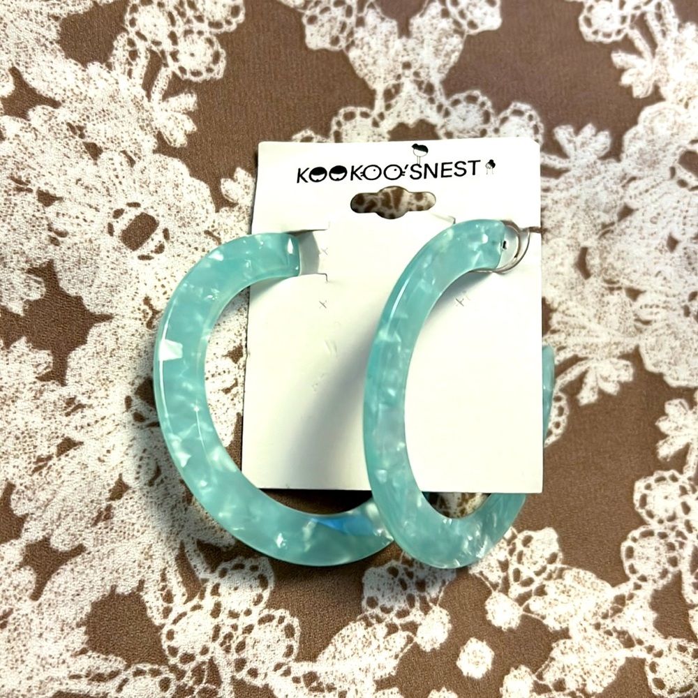 NWT Boutique Plastic Hoop Earings